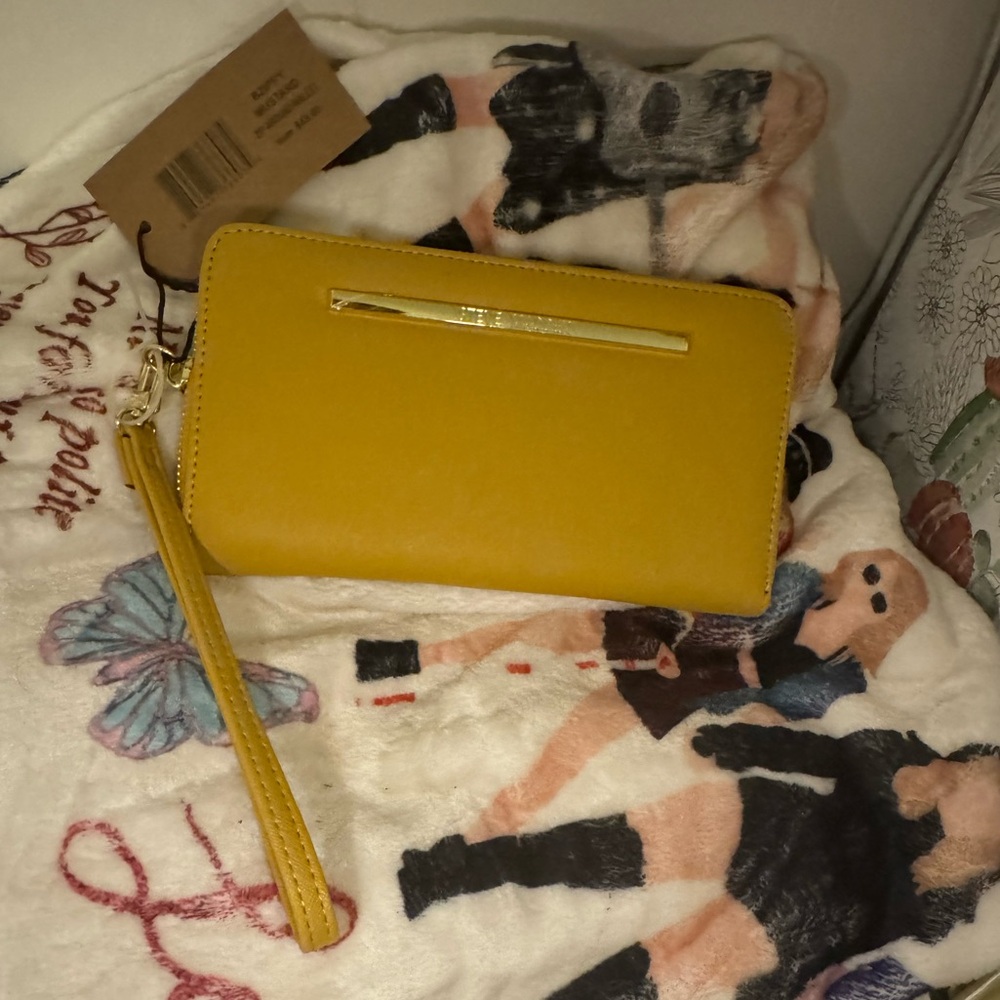 Steve Madden Yellow Clutch Wristlet Vibrant Structured Design. NWT